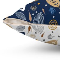 hidden zipper on reversible pillow